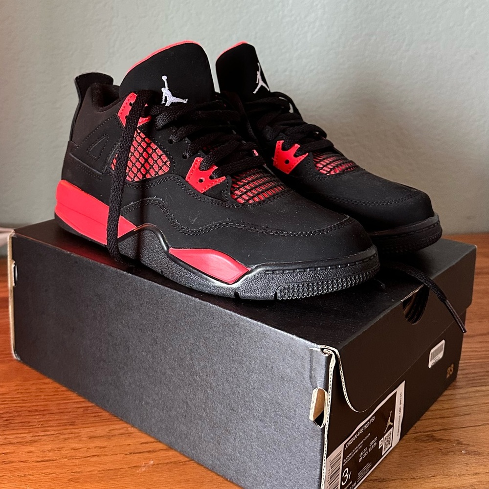 Red Thunder 4s!